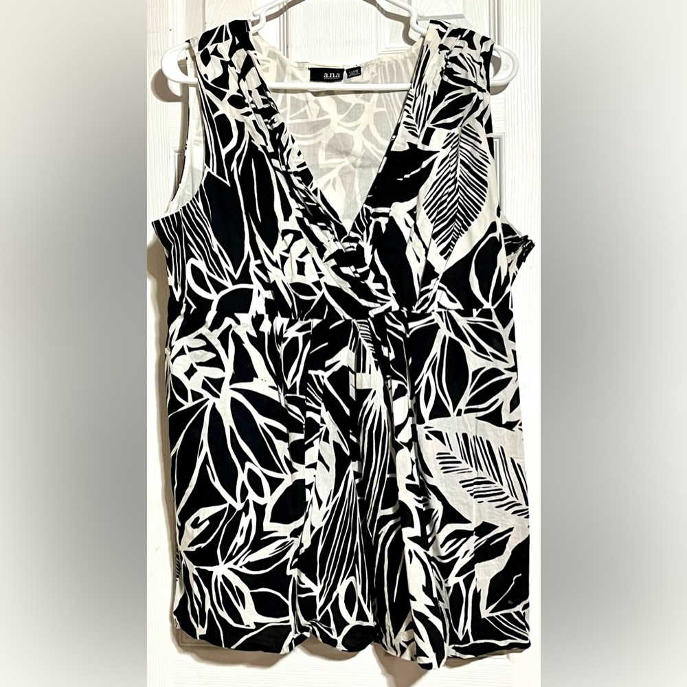 a.n.a Black and White Leaf Pattern Blouse